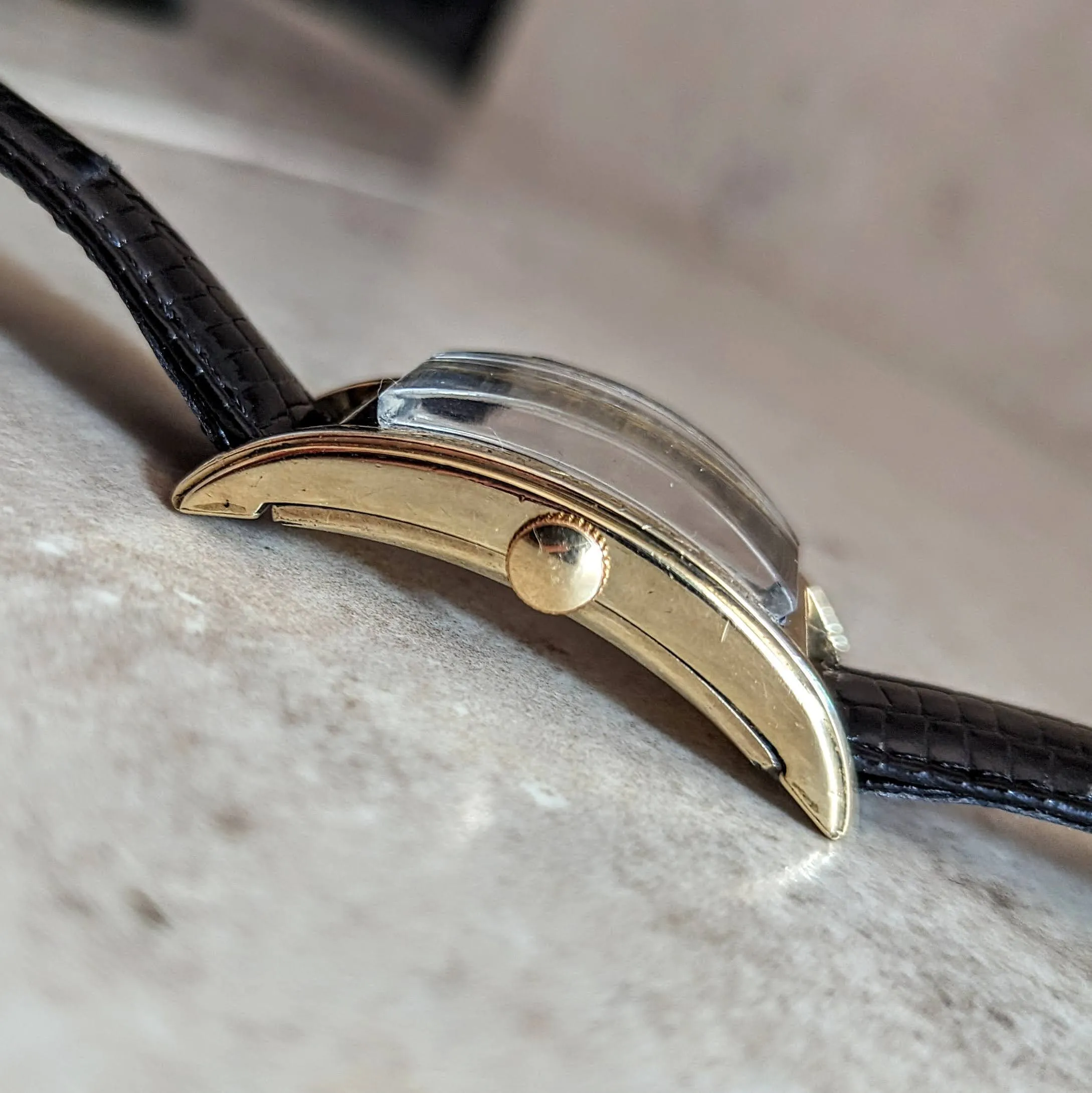 1937 GRUEN CURVEX Precision Watch 17 Jewels Cal. 330 Swiss Made Wristwatch