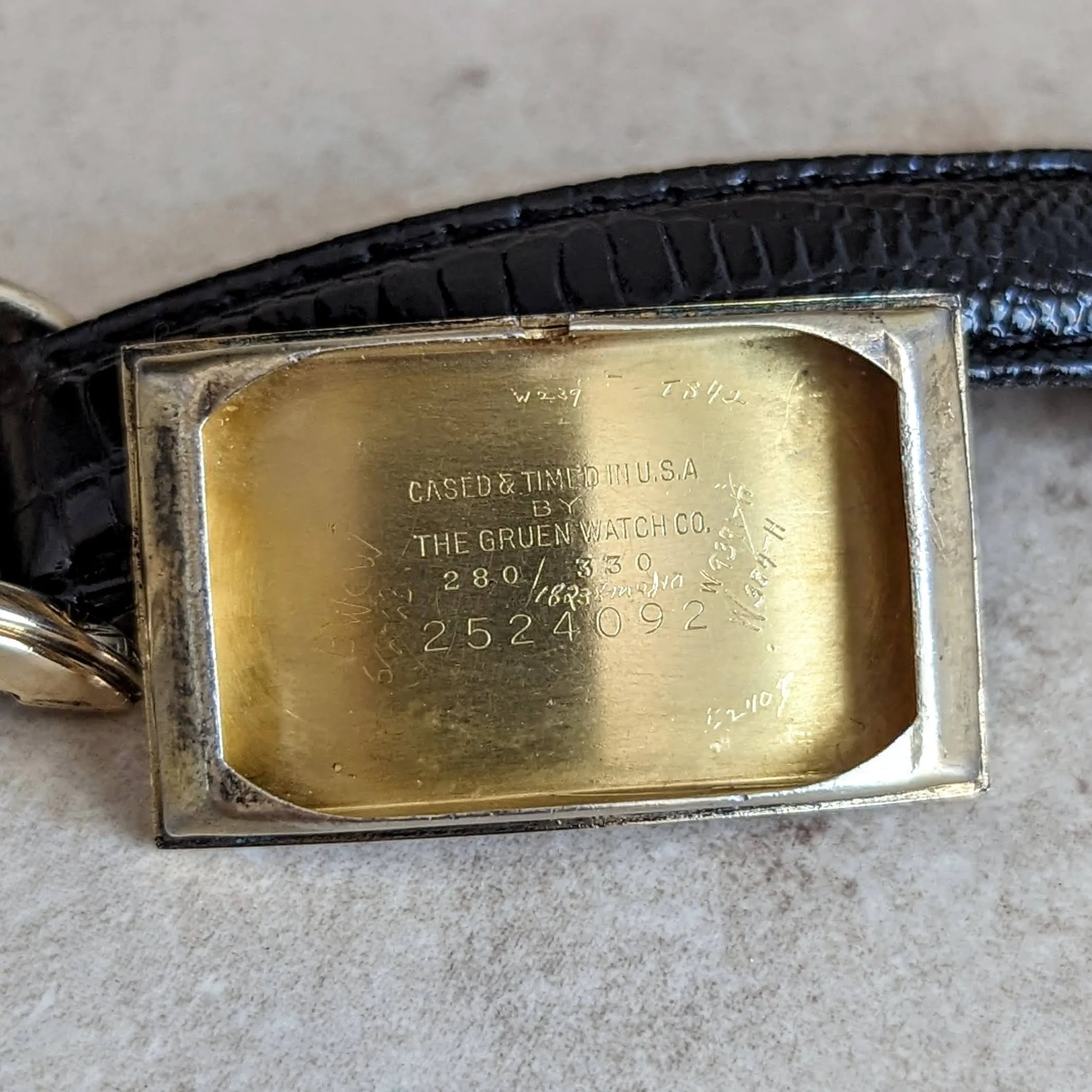 1937 GRUEN CURVEX Precision Watch 17 Jewels Cal. 330 Swiss Made Wristwatch