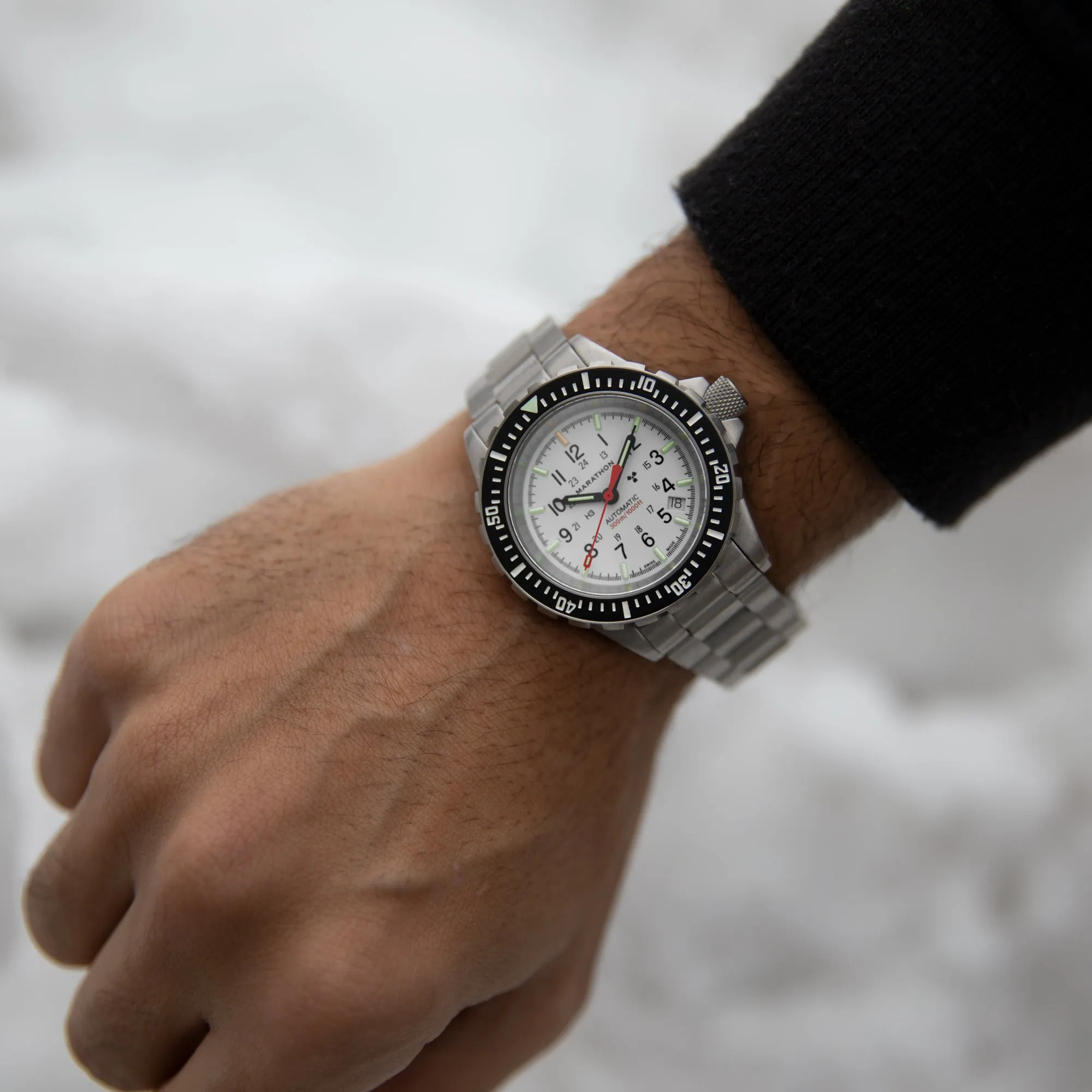ARCTIC EDITION LARGE DIVER'S AUTOMATIC (GSAR) WITH STAINLESS STEEL BRACELET - 41MM
