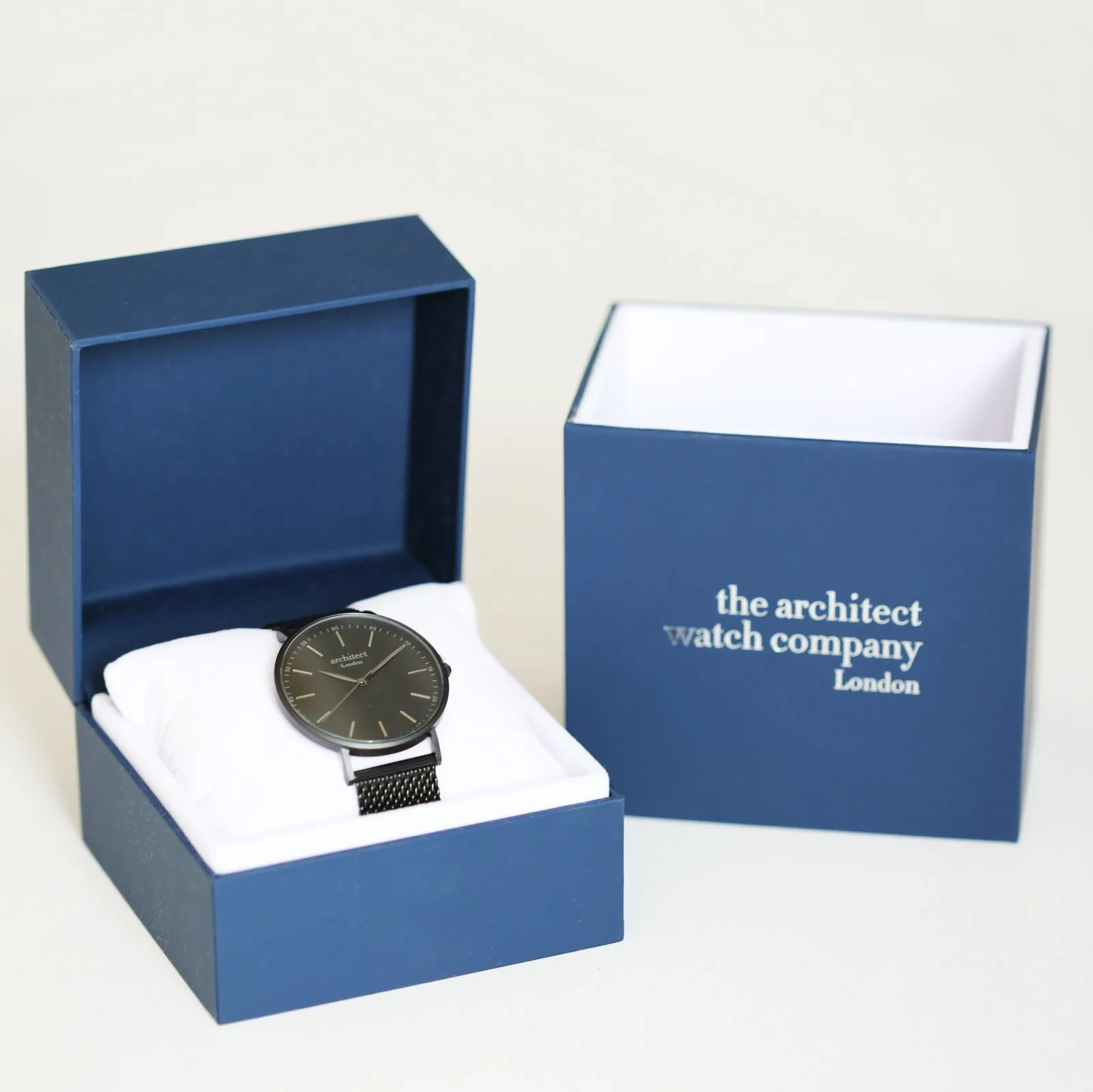 Men's Minimalist Engraved Watch In Pitch Black Mesh