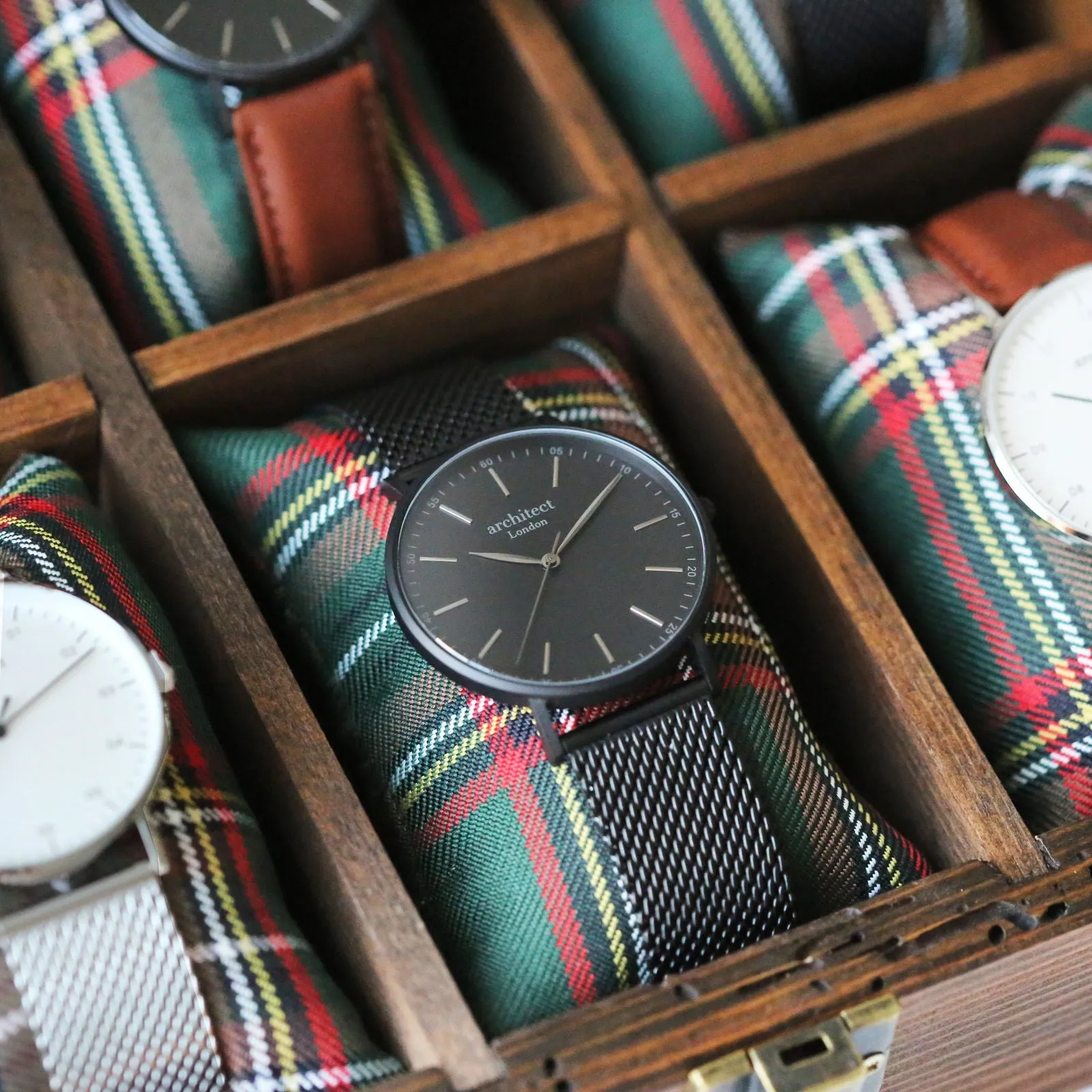Men's Minimalist Engraved Watch In Pitch Black Mesh