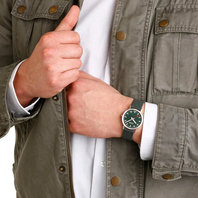 Mondaine Classic 40 mm, Forest Green Watch