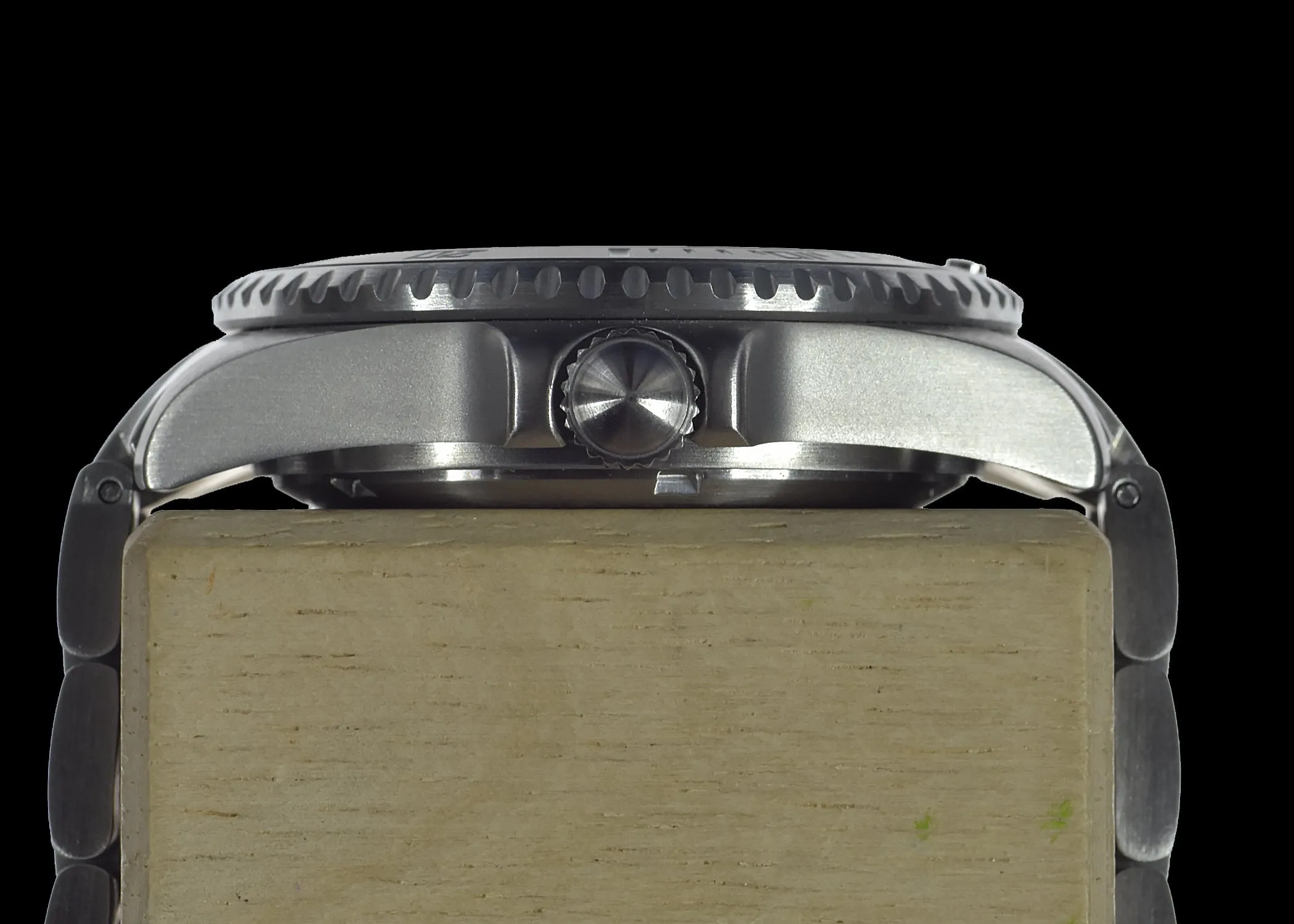 MWC 300m Military Quartz Divers Watch with Tritium GTLS and Sapphire Crystal on Matching Bracelet