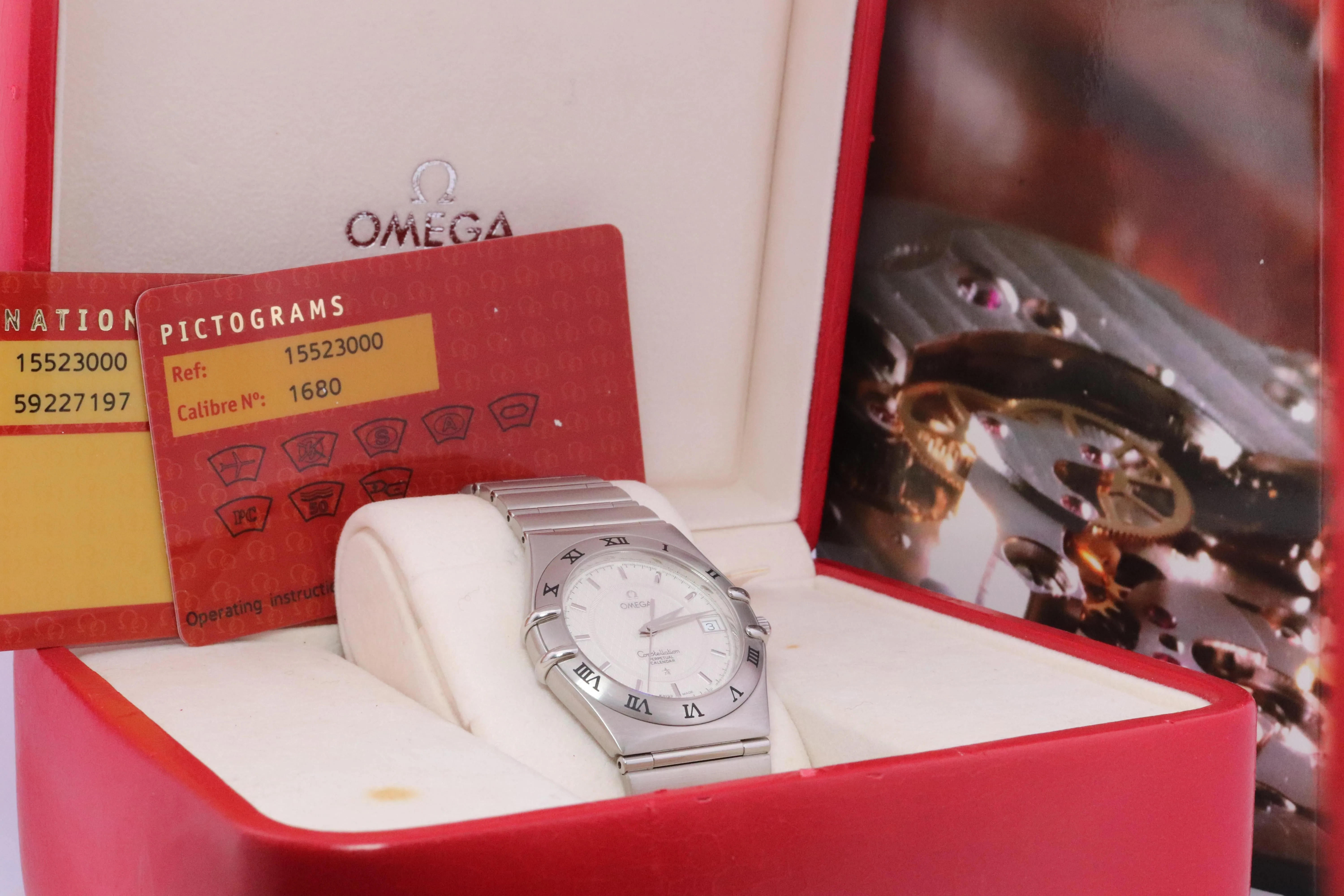 Omega Watch.  Omega Constellation Quartz 1552 Date Wristwatch. Mens Omega