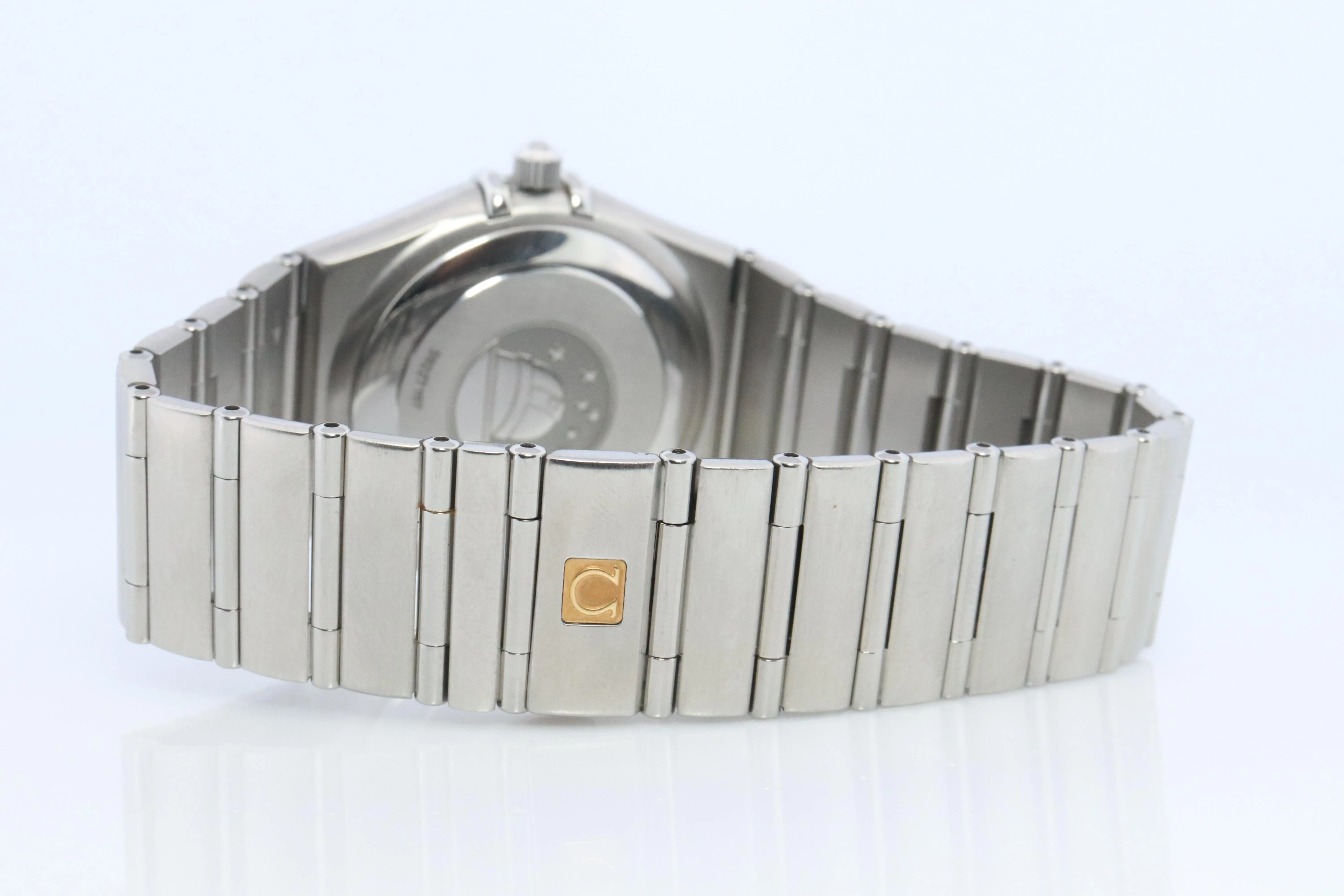 Omega Watch.  Omega Constellation Quartz 1552 Date Wristwatch. Mens Omega