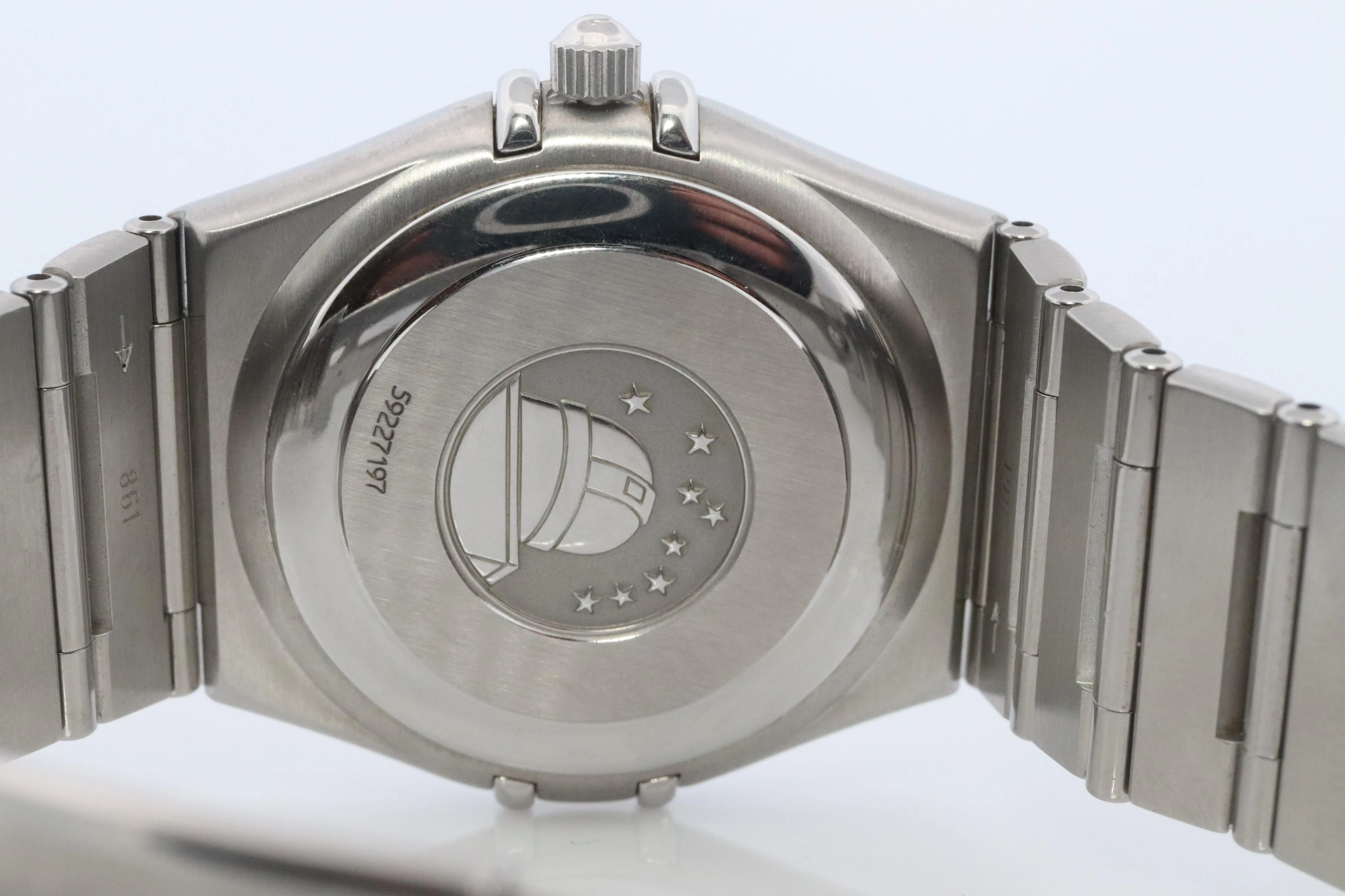 Omega Watch.  Omega Constellation Quartz 1552 Date Wristwatch. Mens Omega