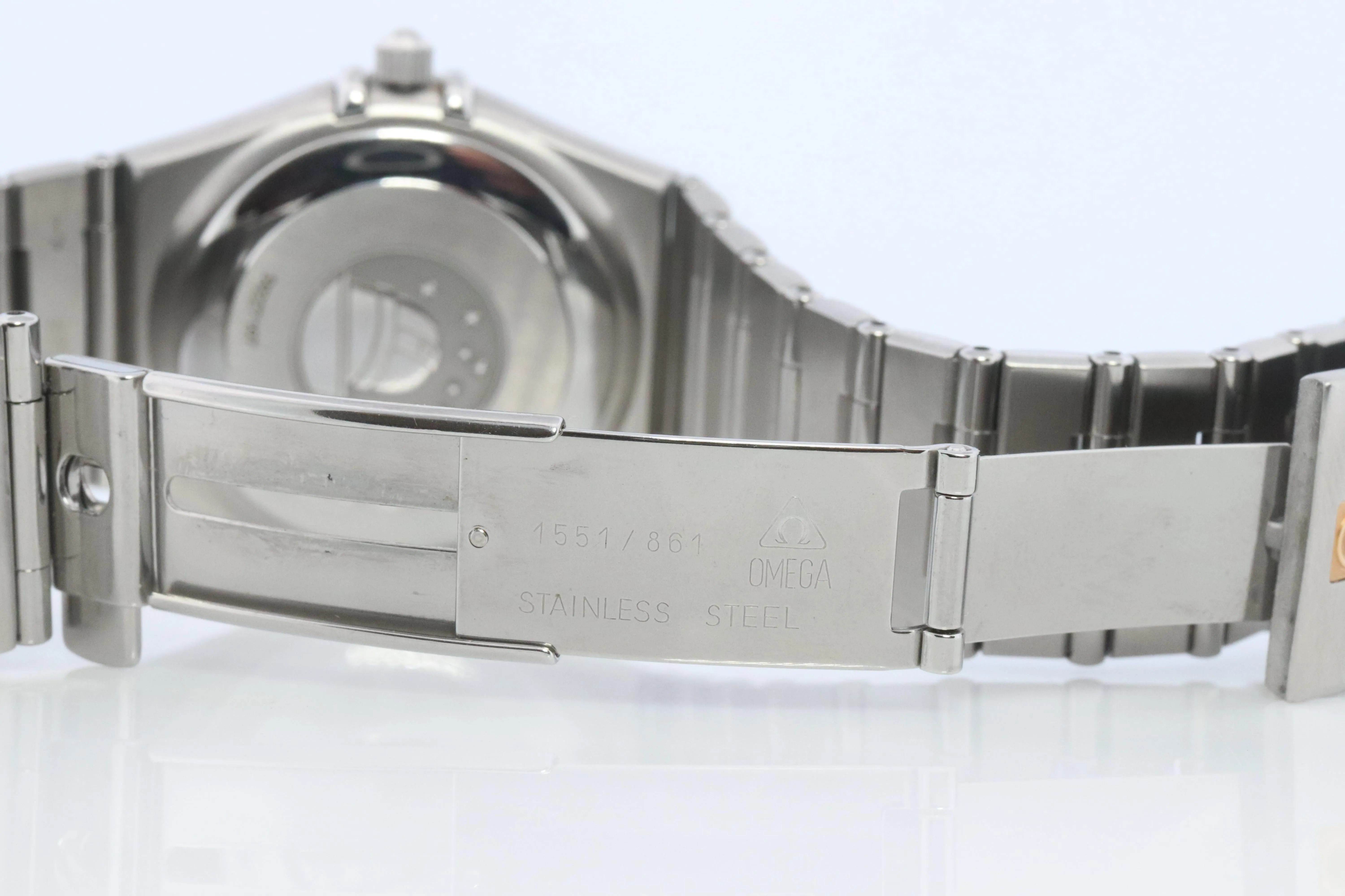 Omega Watch.  Omega Constellation Quartz 1552 Date Wristwatch. Mens Omega