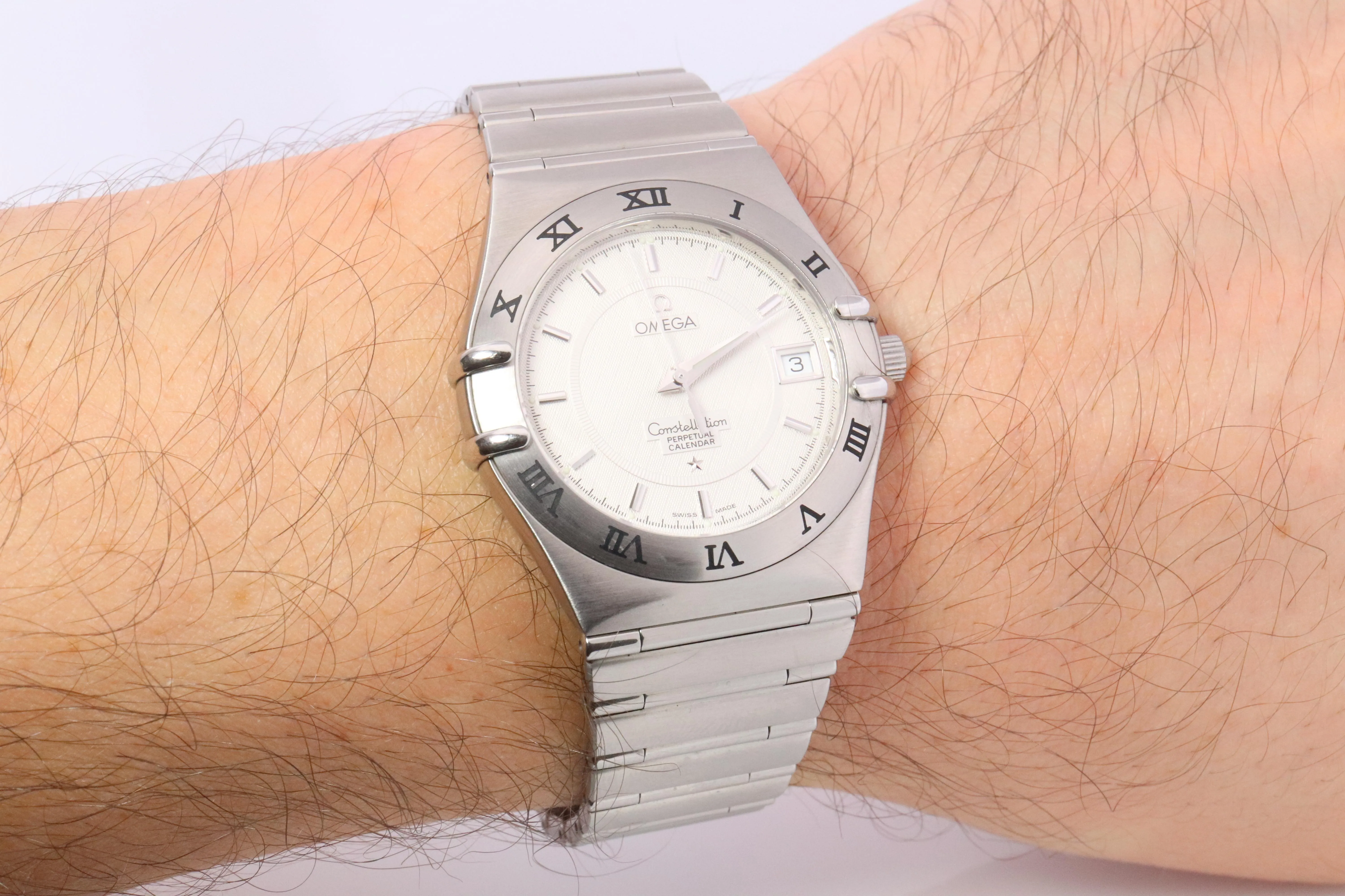 Omega Watch.  Omega Constellation Quartz 1552 Date Wristwatch. Mens Omega